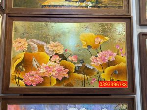 Tranh hoa sen đẹp, tranh hoa sen dát vàng mới nhất hiện nay